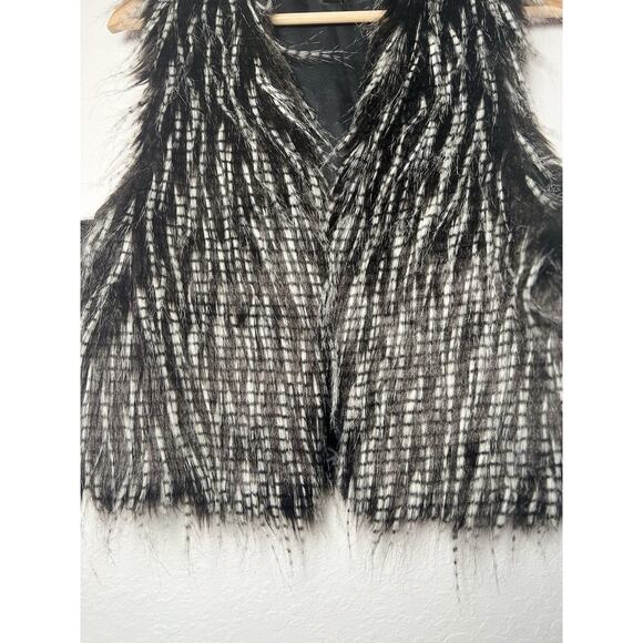 Modern Heritage Faux Fur Vest Size M/L Black White Sleeveless Western Boho - Picture 4 of 12